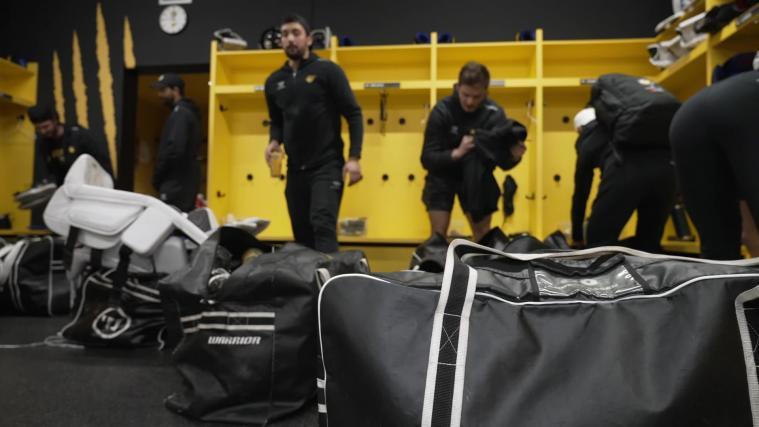 Noch einmal schlafen, dann ist es soweit: Der HC Pustertal startet ins ICE-Finale. Oder wie die Brunecker sagen: „It’s Showtime!“ Unsere Kamera war bei der Abreise nach Graz dabei – und hat emotionale Einblicke, exklusive Kabinenmomente und echte Kampfansagen eingefangen. © stol