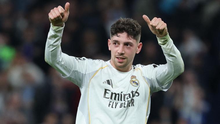 Alles okay? Mitnichten! Federico Valverde verpasst das Duell mit Barca nach einer dubiosen Verletzung. © APA/afp / THOMAS COEX