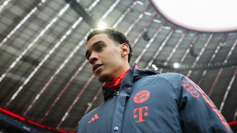 Bayern-Star Jamal Musiala baute einen Unfall. © AFP / ALEXANDRA BEIER