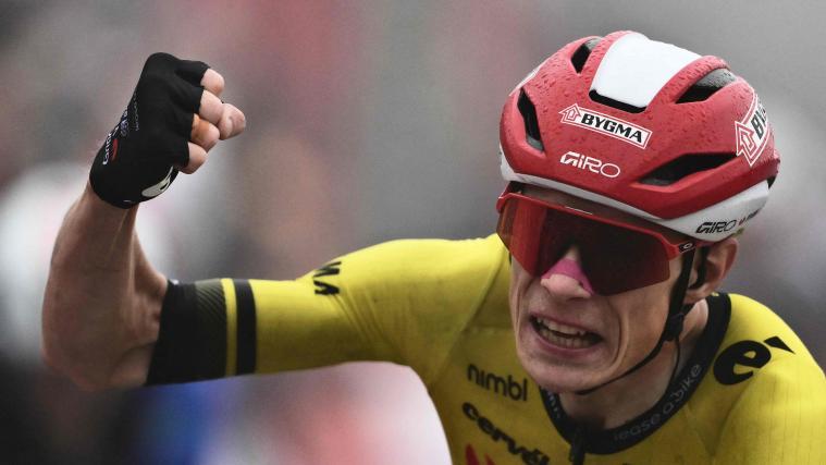 Beim Giro d'Italia 2026 sind alle Augen auf Jonas Vingegaard gerichtet. © APA/afp / MARCO BERTORELLO