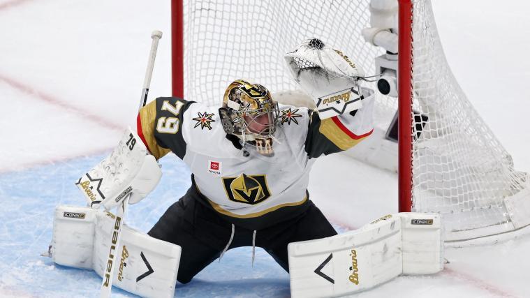 Carter Hart saved 36 shots. © APA / MATTHEW STOCKMAN