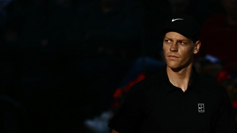 Der große Gejagte in Paris: Jannik Sinner. © AFP / FILIPPO MONTEFORTE