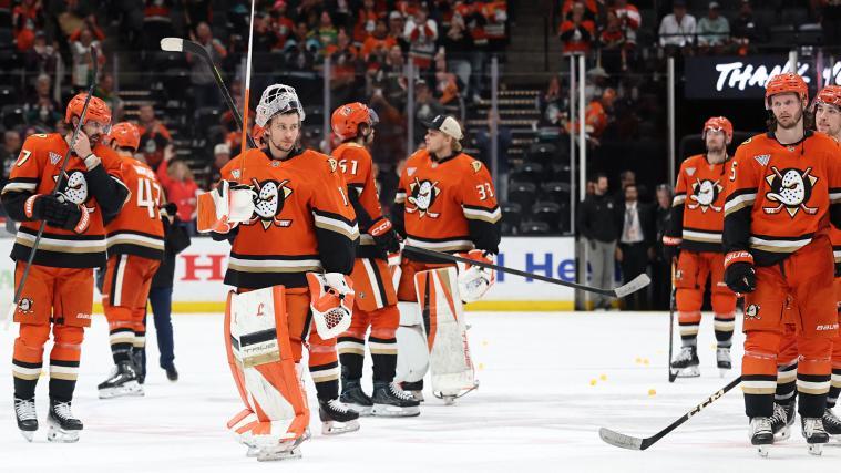 Die Anaheim Ducks verabschiedeten sich von ihren Fans. © APA / SEAN M. HAFFEY