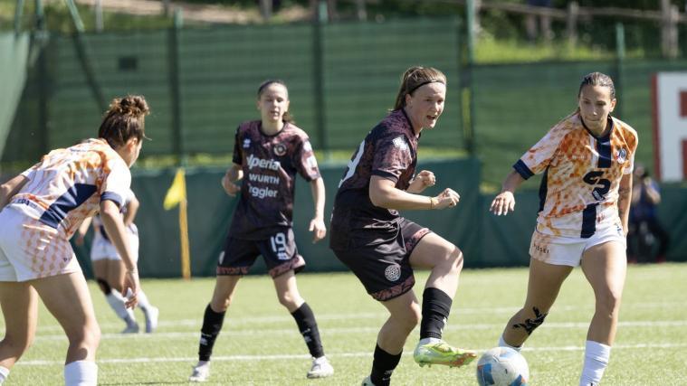 Die Damen des FC Südtirol (in rot) stehen im Finale.
