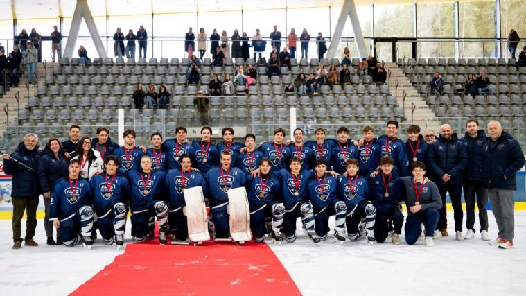 Die Mannschaft der Alps Ice Academy sicherte sich bei der erstmaligen Teilnahme an der U18 International League die Bronzemedaille.