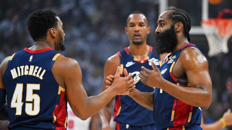 Donovan Mitchell und James Harden führen die Cavaliers zum Sieg. © APA / JASON MILLER