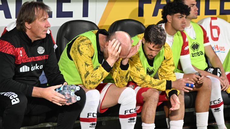 Entsetzen beim FC Südtirol: Andrea Masiello und Co. müssen ins Playout.