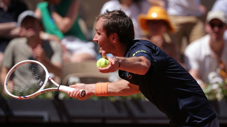 Frustriert: Daniil Medvedev ist raus. © APA/afp / THOMAS SAMSON