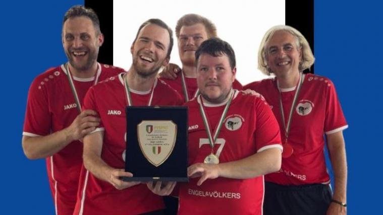 Großer Jubel, von links: Gabriel Psenner, Christian Mair, Markus Stuefer, Armin Plaikner, Trainer Marco Grazioli
