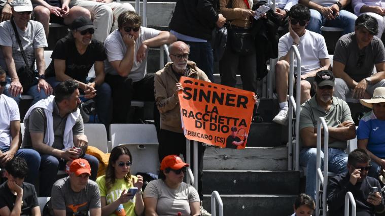 In Rom herrscht ein Hype um Jannik Sinner – auch abseits der Tribünenplätze. © ANSA / Riccardo Antimiani