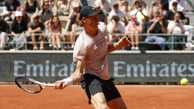 Jannik Sinner schlägt kommende Woche in Paris auf. © ANSA / YOAN VALAT