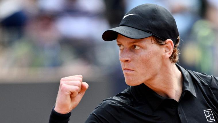 Jannik Sinner steht in Rom im Viertelfinale. © APA/afp / TIZIANA FABI