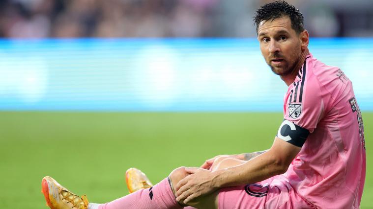 Messi musste verletzt ausgewechselt werden. © APA / MEGAN BRIGGS