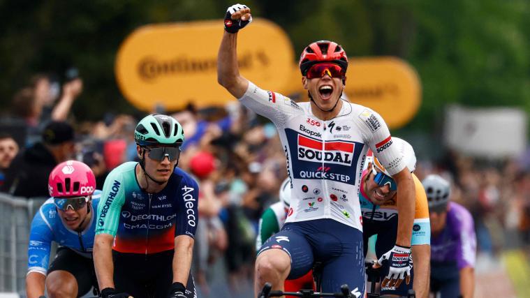 Paul Magnier gewann nach einem Massencrash die Auftaktetappe des Giro. © APA/afp / LUCA BETTINI