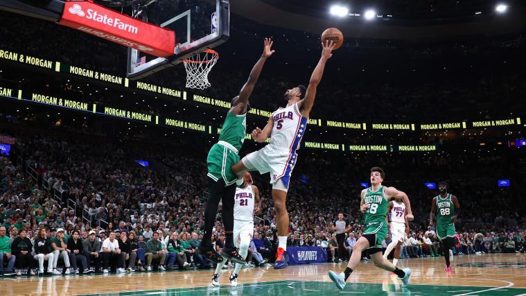 Quentin Grimes (am Ball) hat sich mit den 76ers gegen die Boston Celtics durchgesetzt. © APA / MADDIE MEYER