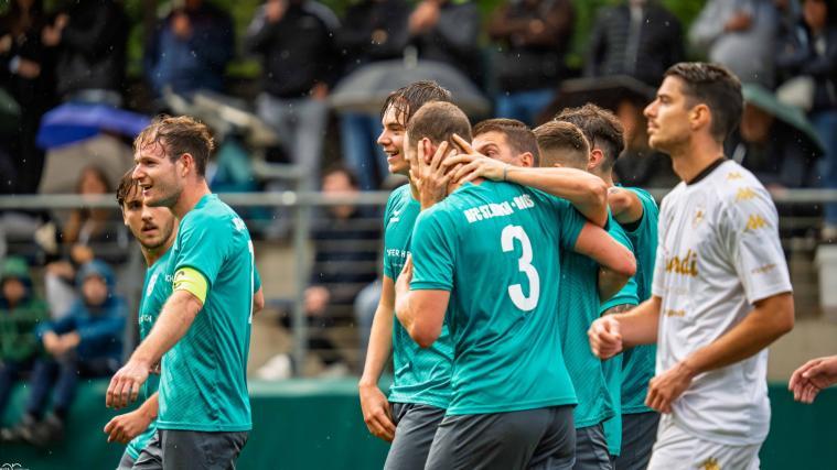 St. Martin Moos (in grün) ist noch voll im Rennen um den Aufstieg in die Landesliga. © AlPa Photography