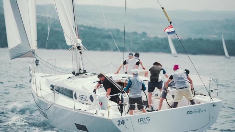 Mit einer Wettfahrt vor dem Hafen von Milna in Richtung Brac (Kroatien) startete die 10. Auflage der Foppa Taste Supporter Sailing Week. Hier liefern wir die besten Bilder des ersten Wettkampftags. © stol
