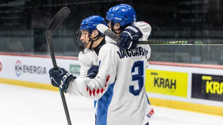 Andrea Vaccarino (r.) ist aktueller U18-Nationalspieler. © IIHF