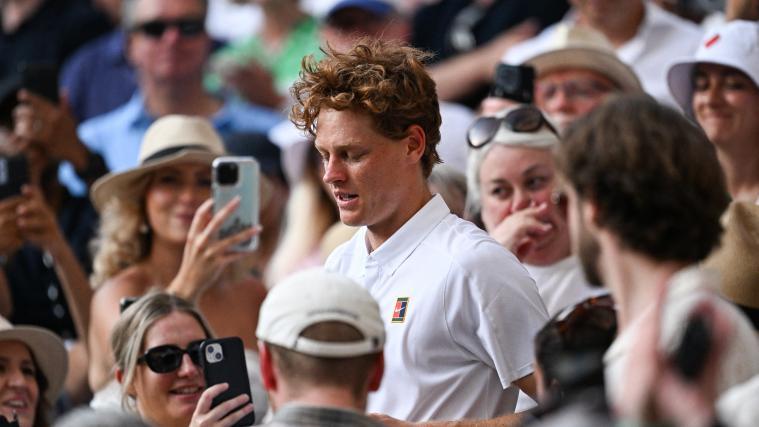 Auf Superstar Jannik Sinner werden wieder alle Blicke gerichtet sein. © AFP / KIRILL KUDRYAVTSEV