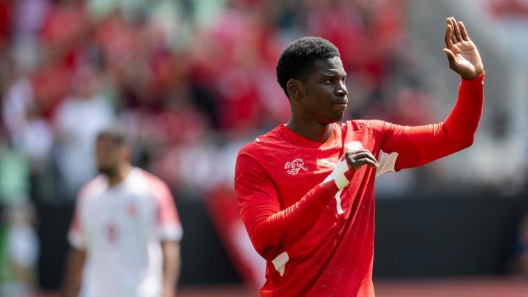 Breel Embolo muss warten. © APA/afp / ENNIO LEANZA