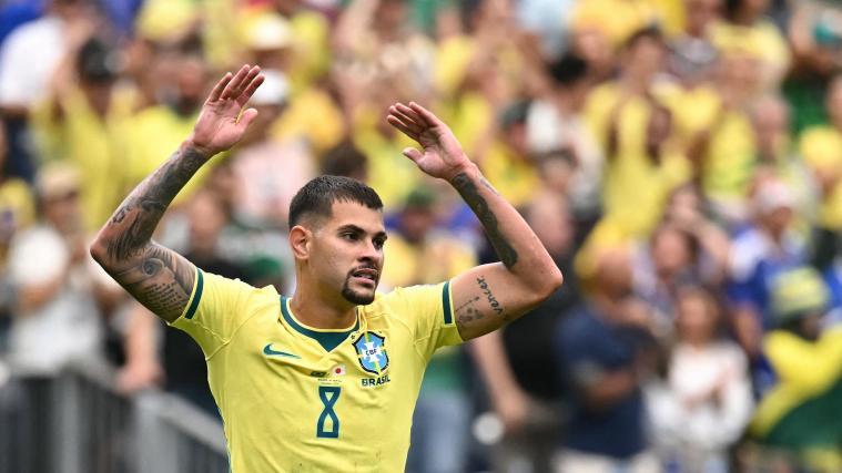 Bruno Guimaraes kämpft mit Brasilien ums Achtelfinale. © APA/afp / PAUL ELLIS