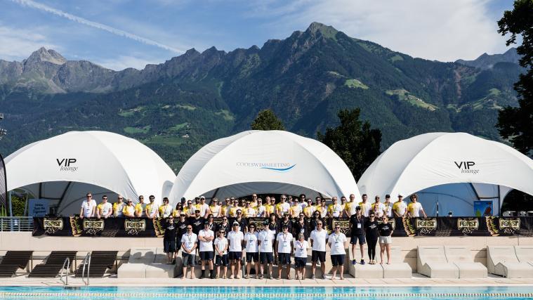 Das OK-Team und alle Mitwirkenden beim Cool Swim Meeting 2026. © Giorgio Scala / Giorgio Scala / Deepbluemedia / Insidefoto