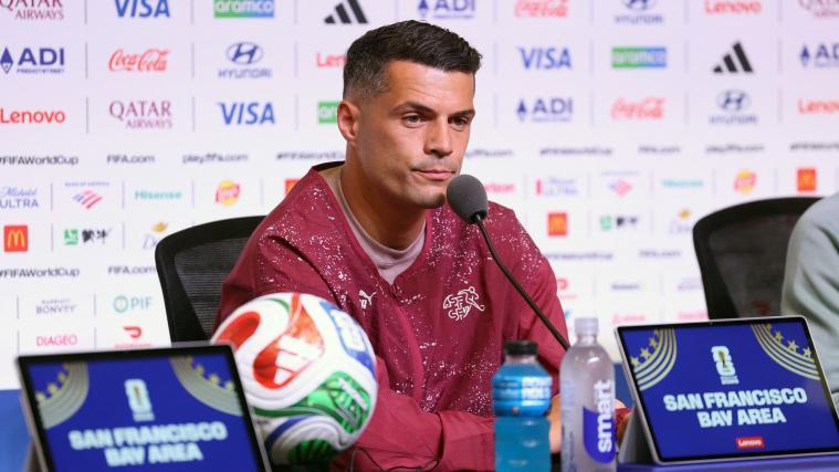 Der Schweizer Kapitän Granit Xhaka fand nach dem enttäuschenden WM-Auftakt deutliche Worte. © APA / FRAN SANTIAGO