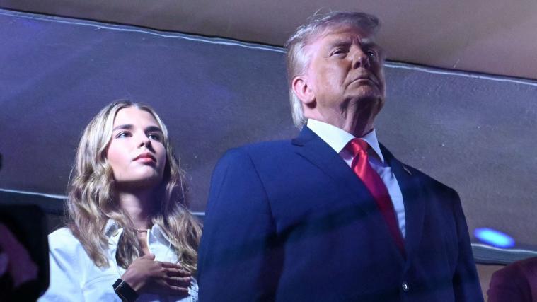 Donald Trump sah sich den Spurs-Sieg vor Ort an. © APA/afp / SAUL LOEB