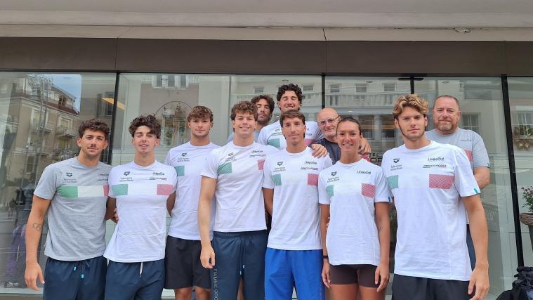 Ein Teil von Italiens Delegation ist schon eingetroffen.