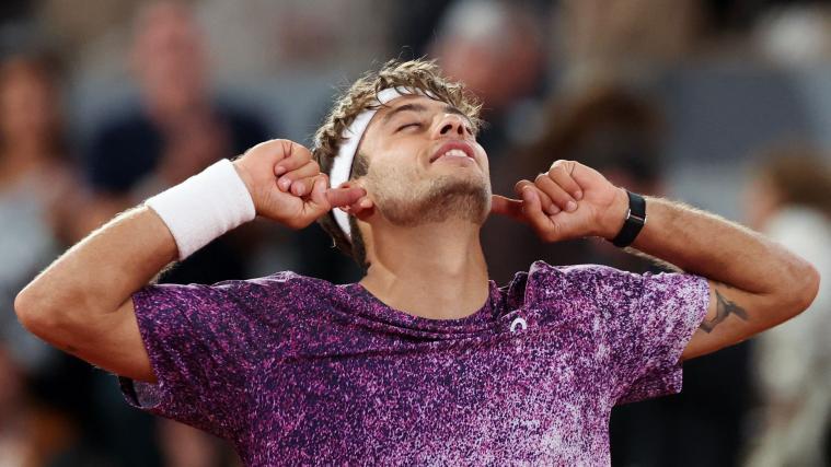 Flavio Cobolli feierte den größten Erfolg seiner Karriere. © APA/afp / ALAIN JOCARD
