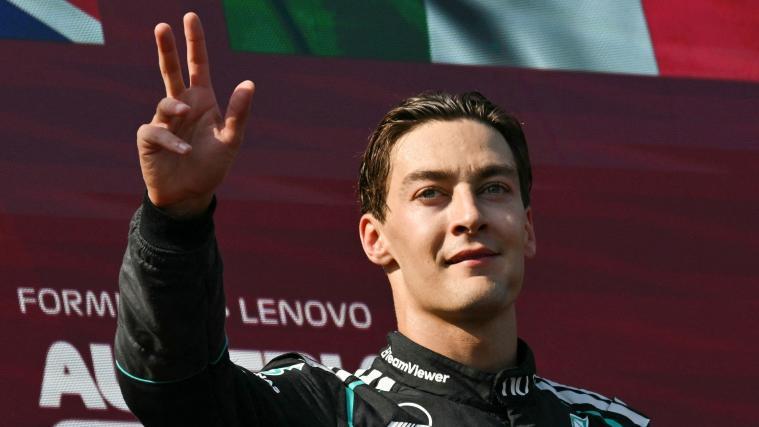 George Russell ließ sich feiern. © APA/afp / ANDREJ ISAKOVIC