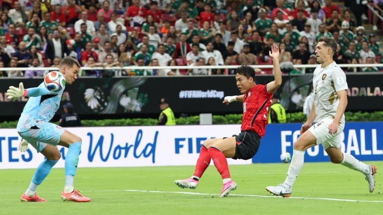 Hier erzielt Oh Hyeon-Gyu (Mitte) den Siegtreffer für Südkorea. © ANSA / YONHAP