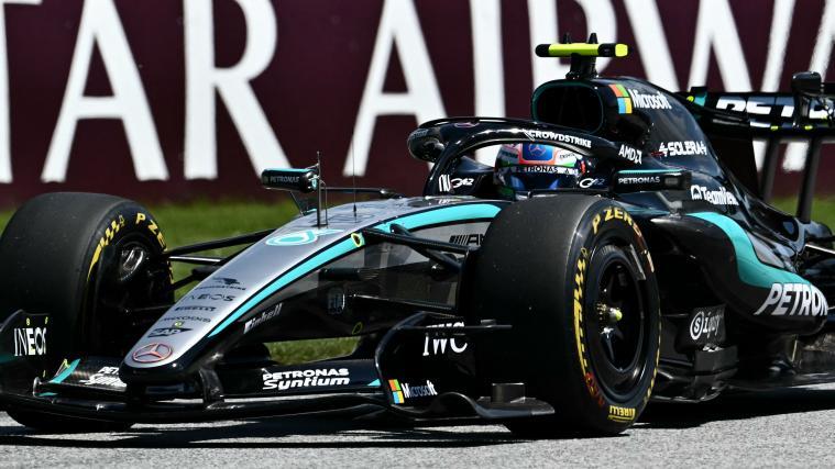Kimi Antonelli ist wohl auch dieses Wochenende der Mann, den es zu schlagen gilt. © APA/afp / JOE KLAMAR