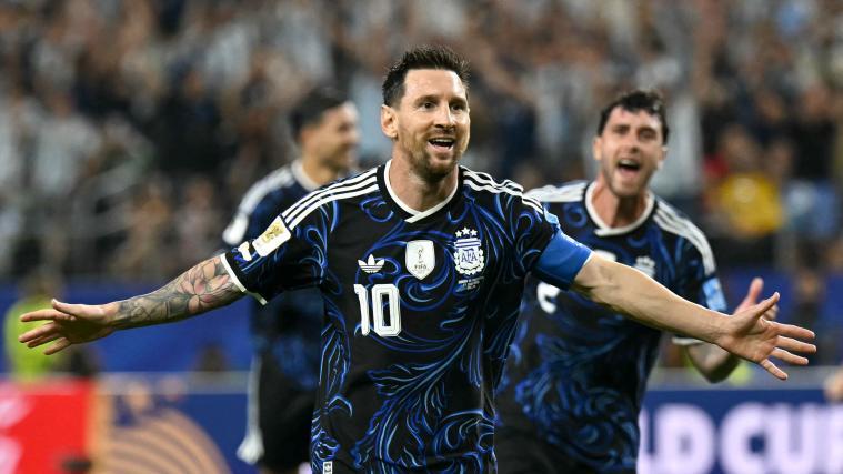 Lionel Messi traf per Freistoß. © APA/afp / PAUL ELLIS