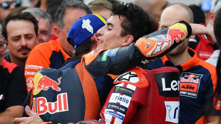 Marc Marquez (rechts) feierte erlöste sich in Ungarn. © APA/afp / FERENC ISZA