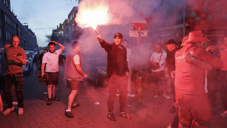 Marokkanische Fans feierten in den Straßen von Den Haag. © ANSA / JOHN VAN DER TOL