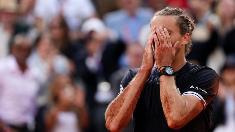 Nach dem French-Open-Triumph konnte Alexander Zverev sein Glück kaum fassen. © APA/afp / DIMITAR DILKOFF