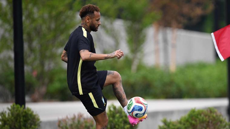 Neymar  feilt im Training an seinem Comeback. © APA/afp / MAURO PIMENTEL