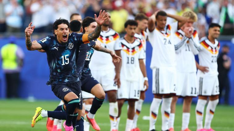 Paraguay kann sein Glück nicht fassen, Deutschland ist raus. © APA / ROBERT CIANFLONE