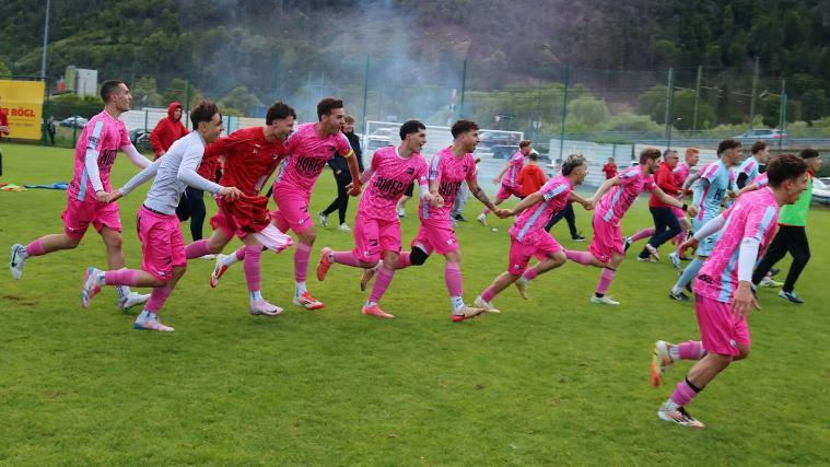 So jubeln die Albeinser über den Meistertitel in der 2. Amateurliga. © Facebook / Albeins