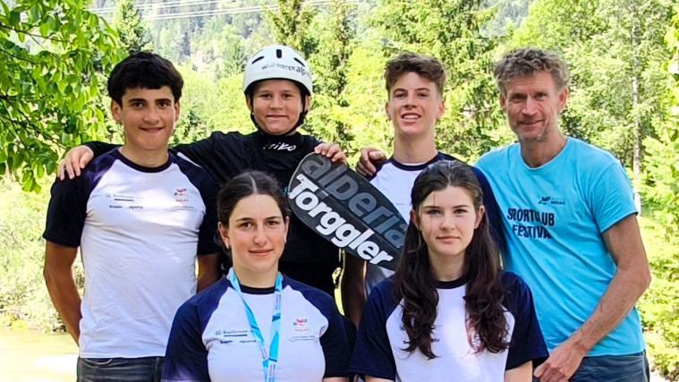Von oben links: Jacopo Vicentini, Filippo Vicentini, Jakob Tribus, Trainer Stefan Senoner; unten: Sara Furlan, Lena Borile.