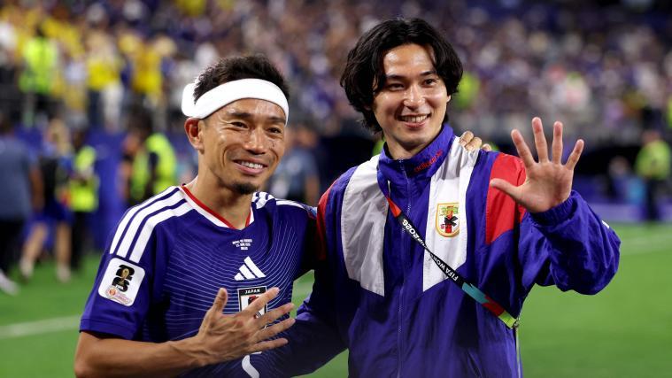 Yuto Nagatomo und Takumi Minamino freuten sich über das Weiterkommen. © APA / MOLLY DARLINGTON
