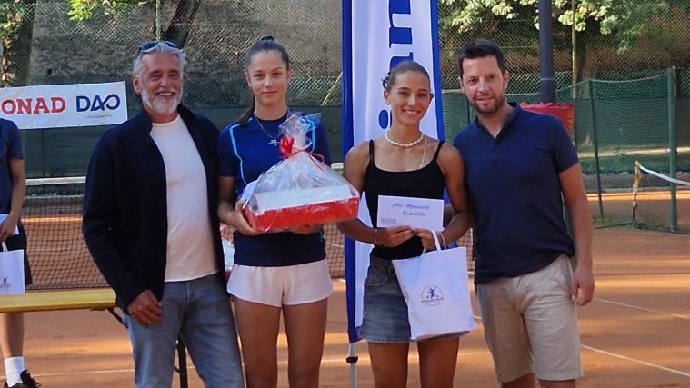 Aliz Mrva-Kovacs (2.v.l.) vom TC Gherdeina siegte gegen Teamkollegin Sofia Selle (2.v.r.). © Plopp