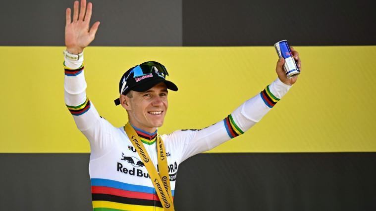 Auch Remco Evenepoel gönnt sich was Süßes. © APA/afp / LOIC VENANCE