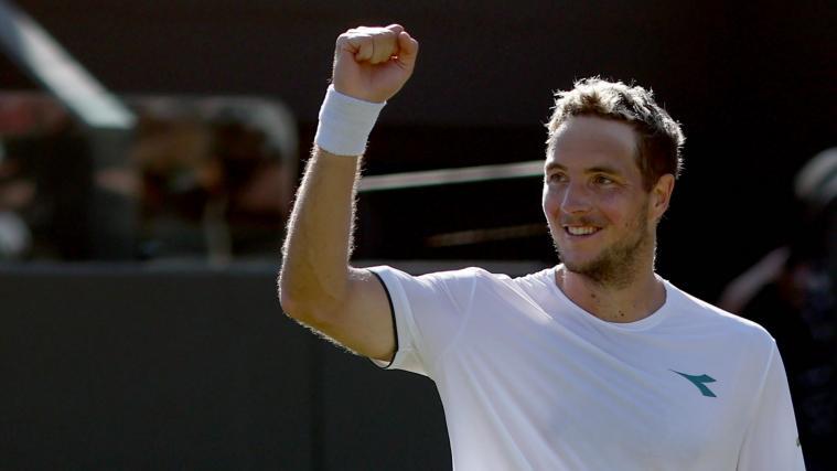 Jannik Sinner trifft am Dienstag im Viertelfinale von Wimbledon auf den Deutschen Jan-Lennard Struff. Der 36-jährige Routinier freut sich auf das Duell mit dem besten Tennisspieler der Welt. Hören Sie rein, was Struff vor der Begegnung sagt - und welche Erinnerungen er an Sinner hat. © stol