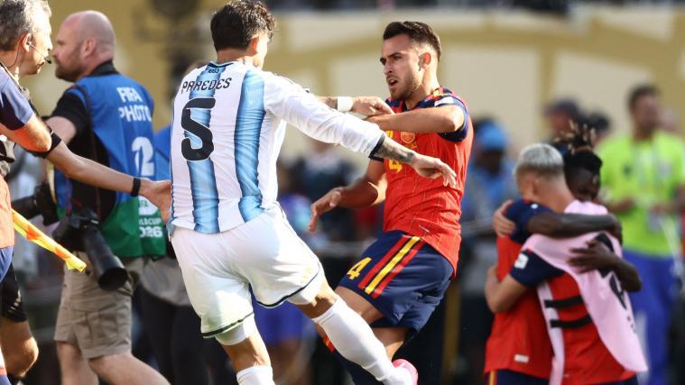 Besonders Leandro Paredes (Nummer 5) hat sich einen Namen als Prügelknabe gemacht. © APA/afp / CHARLY TRIBALLEAU