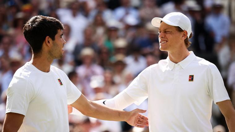 Carlos Alcaraz (links) und Jannik Sinner sind die großen Dominatoren des Tennis. © APA/afp / HENRY NICHOLLS