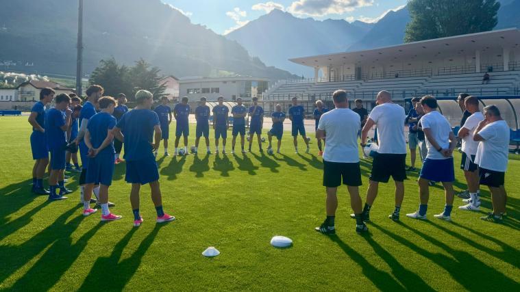 Der FC Obermais hat im Combi-Stadion die erste Einheit absolviert.