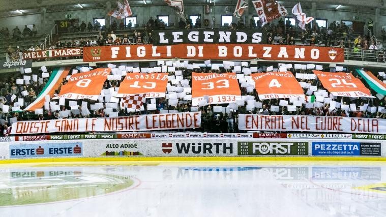 Die Fans des HC Bozen ziehen vier Trikotnummern zurück. © HC Bozen