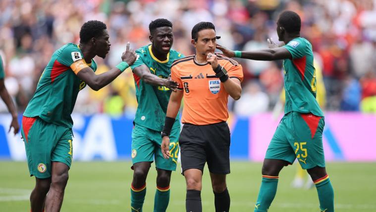 Die Spieler von Senegal sind bei der WM dramatisch ausgeschieden. © APA / ALEX GRIMM